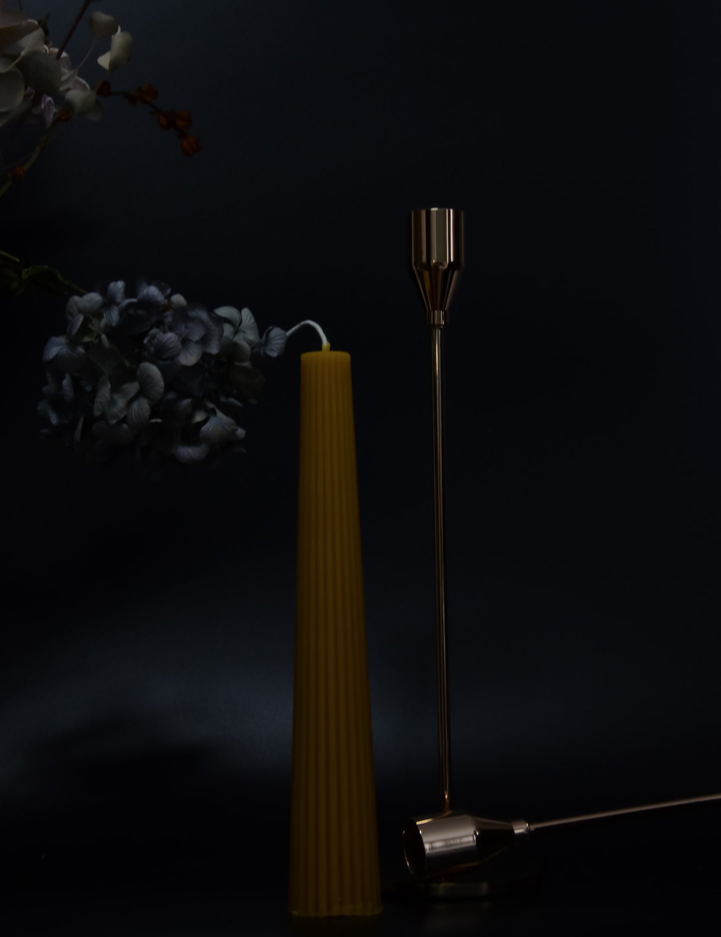 BEESWAX RIBBED DINNER TAPER