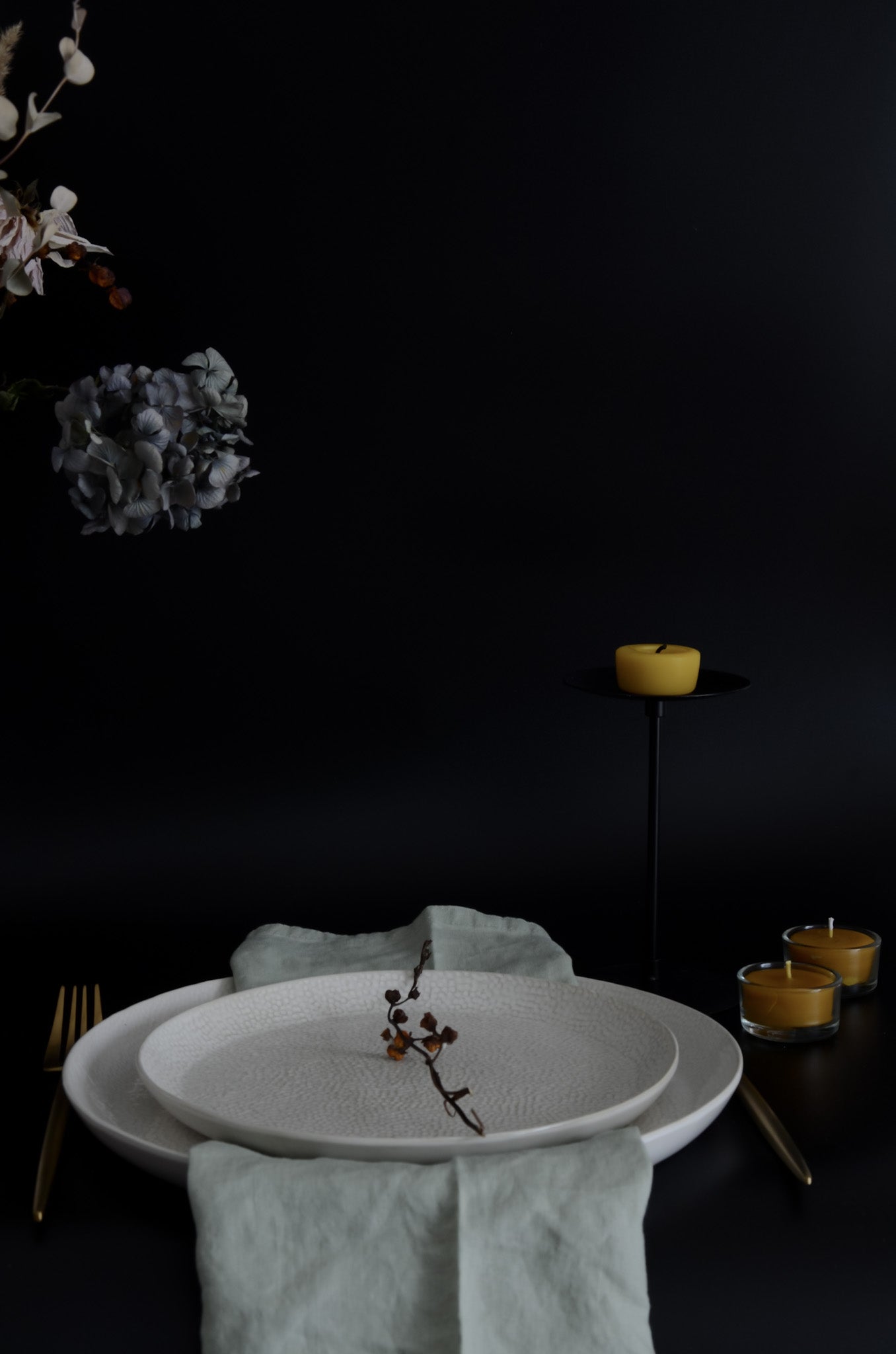 BEESWAX TEALIGHT CANDLES